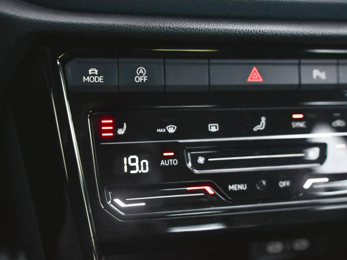Volkswagen T-Roc Volkswagen T-Roc 1.5 TSI R-Line Business Leren Bekleding Navi ACC Stoelverwarming