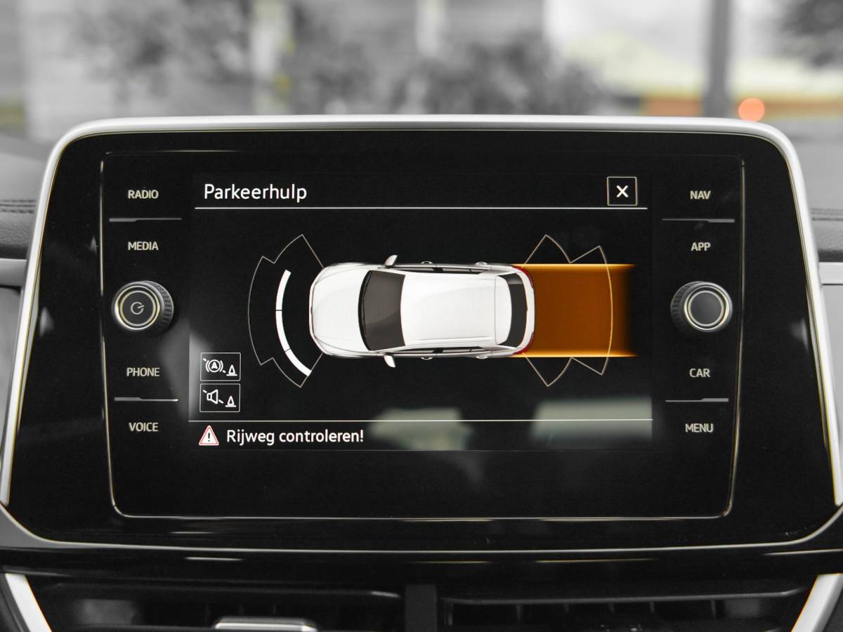 Volkswagen T-Roc Volkswagen T-Roc 1.5 TSI R-Line Business Leren Bekleding Navi ACC Stoelverwarming