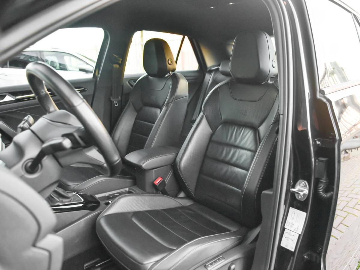 Volkswagen T-Roc Volkswagen T-Roc 1.5 TSI R-Line Business Leren Bekleding Navi ACC Stoelverwarming