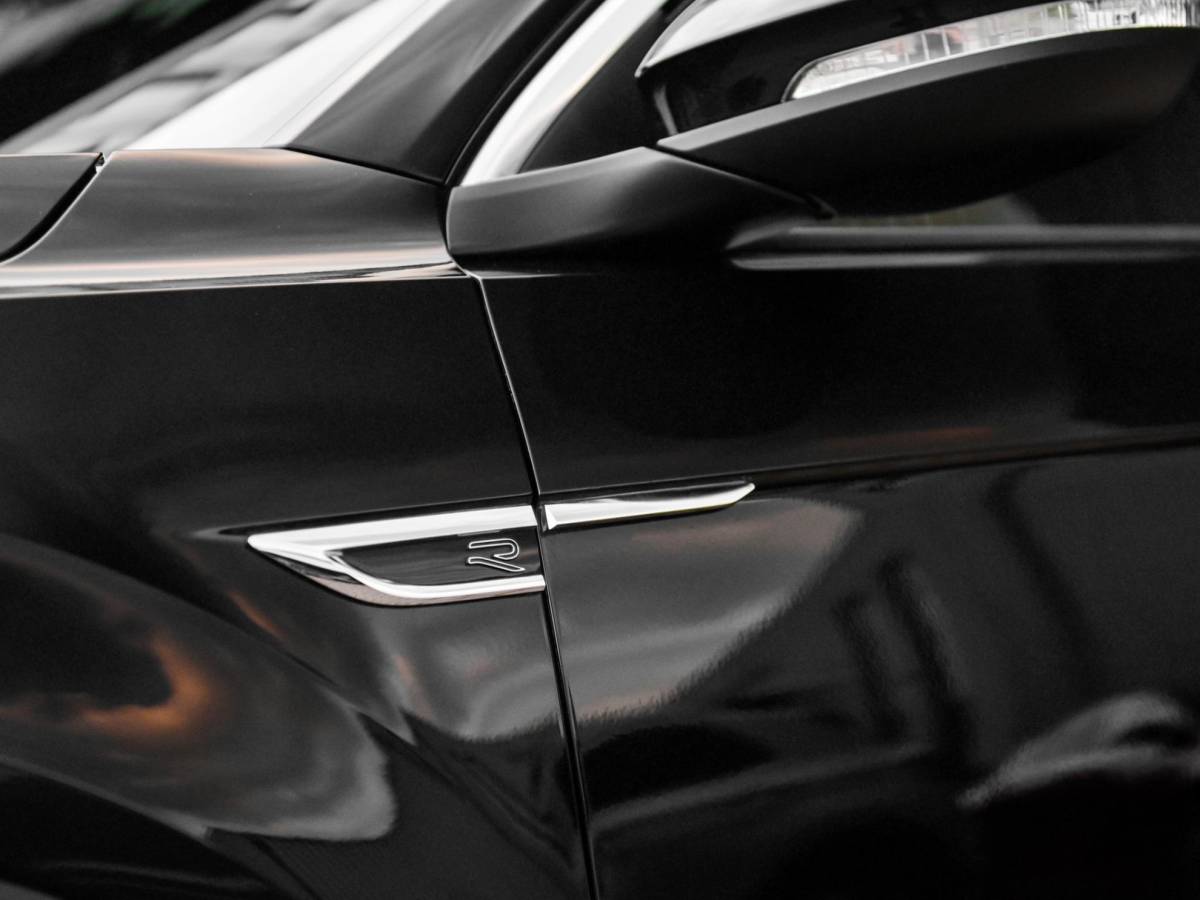 Volkswagen T-Roc Volkswagen T-Roc 1.5 TSI R-Line Business Leren Bekleding Navi ACC Stoelverwarming
