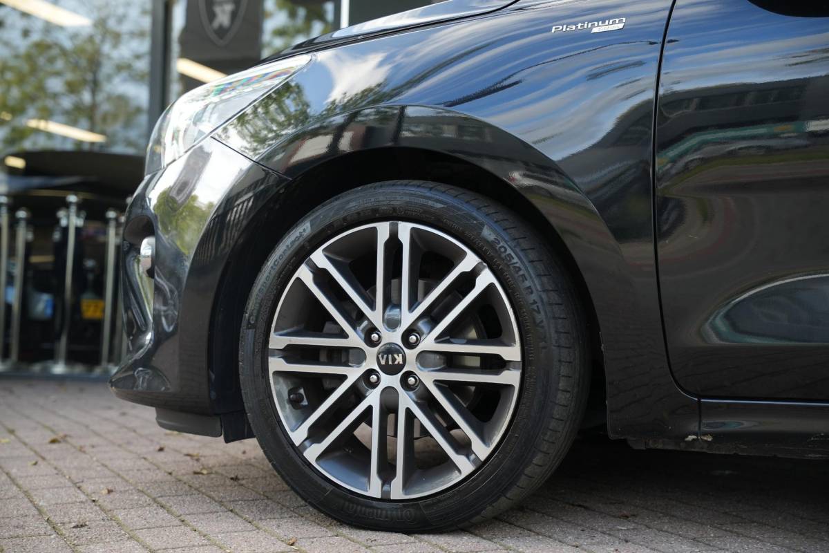 Kia Rio Kia Rio 1.4 Platinum Edition Schuifdak Leer Lane Assist Stuurverwarming 17”LM