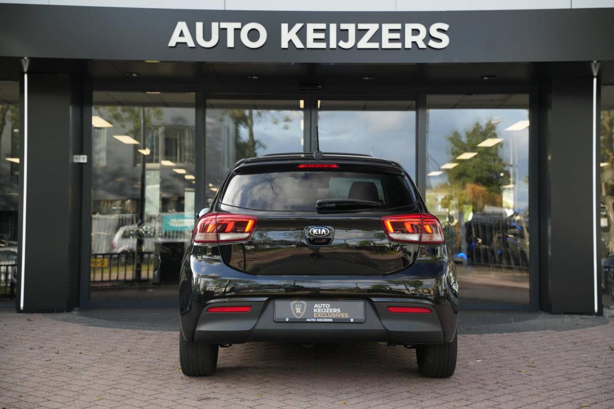 Kia Rio Kia Rio 1.4 Platinum Edition Schuifdak Leer Lane Assist Stuurverwarming 17”LM