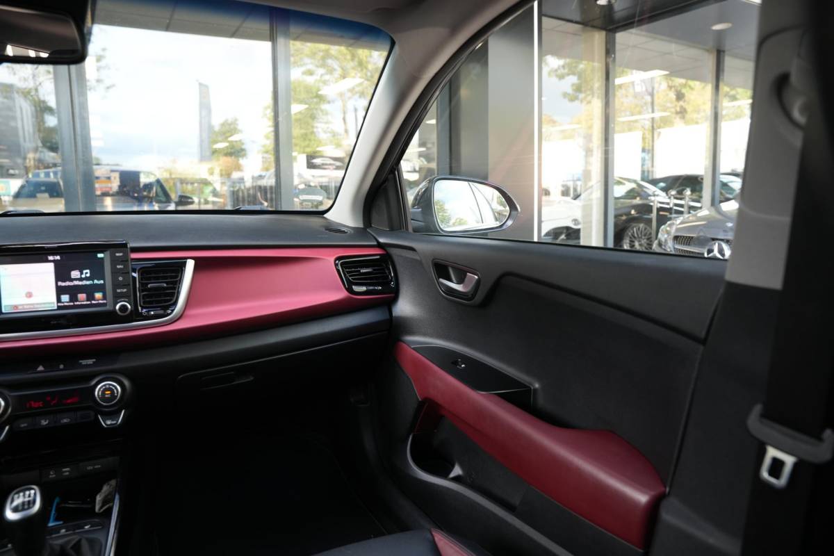 Kia Rio Kia Rio 1.4 Platinum Edition Schuifdak Leer Lane Assist Stuurverwarming 17”LM