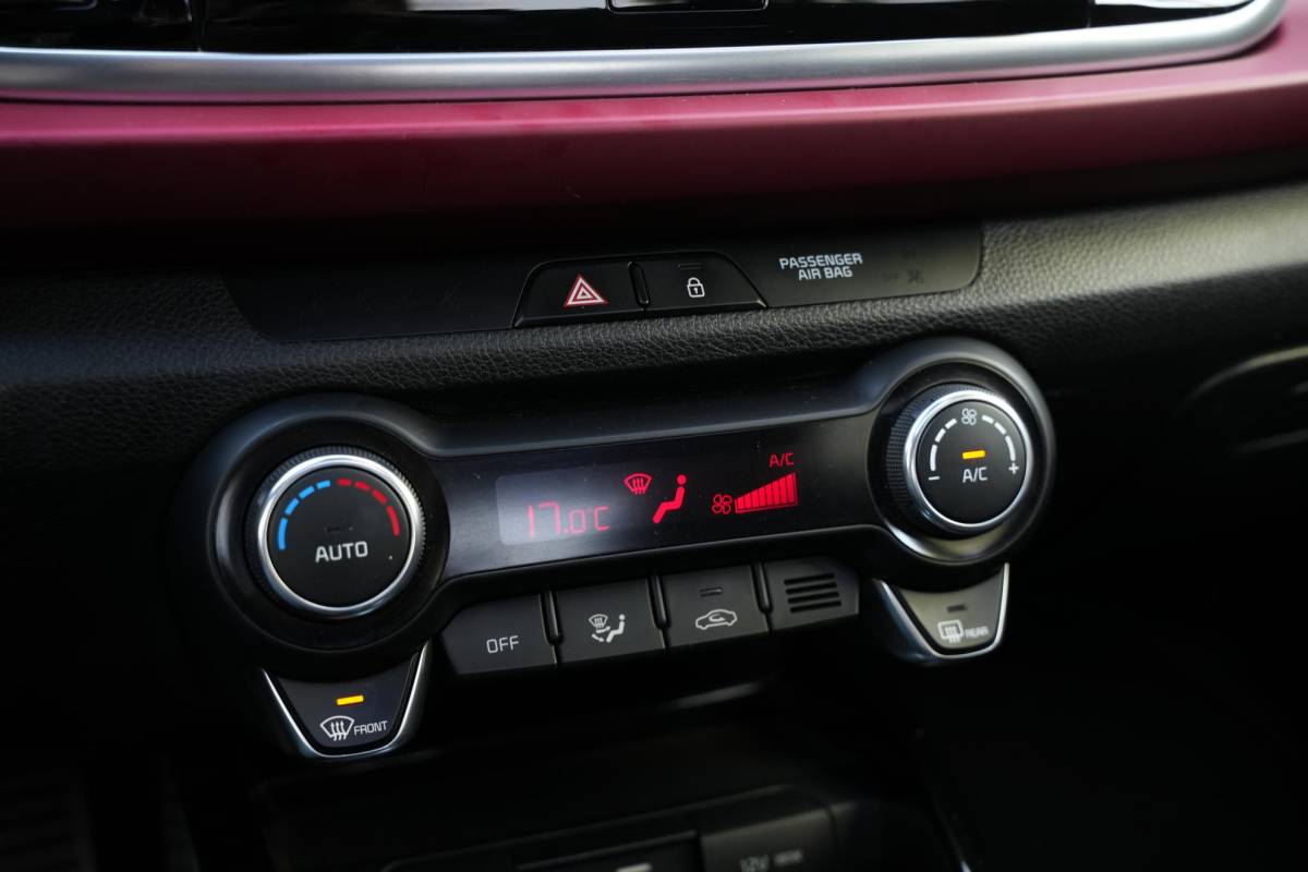 Kia Rio Kia Rio 1.4 Platinum Edition Schuifdak Leer Lane Assist Stuurverwarming 17”LM