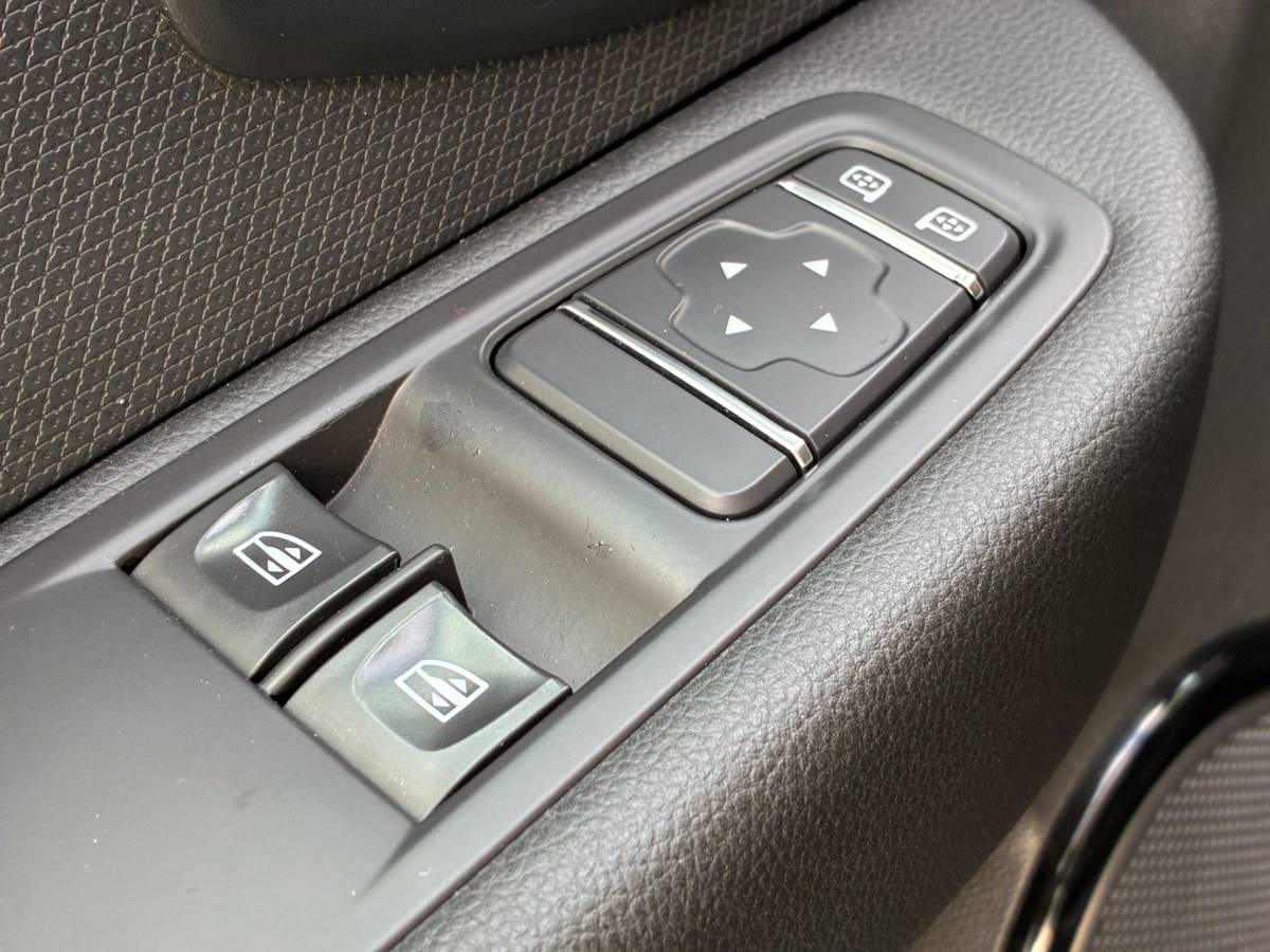 Renault Clio Renault Clio 0.9 TCe Limited|Navigatie|CruiseControl|Climatronic|PDC|Elektr.ramen|LM-Velgen|Nieuwe APK|