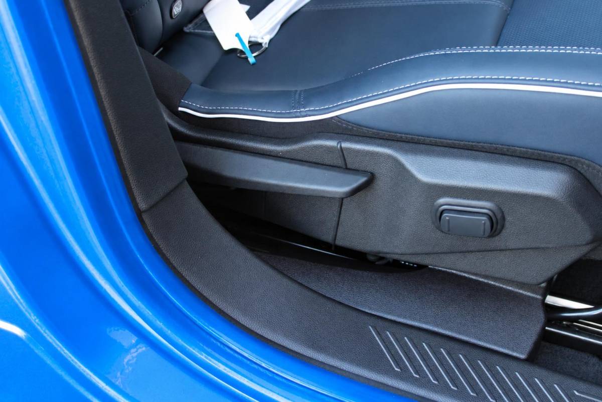 Alpine A290 Alpine A290 GTS 220PK 52 kWh | DEVIALET AUDIO SYSTEM | DRAADLOZE TELEFOONLADER | ELEKTRISCH VERWARMBAAR STUURWIEL | 19″ LICHTMETALEN VELGEN “SNOWFLAKE” NOIR BRILLIANT | ALPINE LOGO OP ZIJSCHERMEN | BREMBO REMKLAUWEN “ROUGE RACING” | ALPINE TELEMETRICS PREMIUM | NAPPA LEDEREN BEKLEDING BLUE PROFOND/GRIS EVEE MET ALPINE STIKSELS EN LOGO | MICHELIN PILOT SPORT BANDEN | ALPINE SPORT CHASSIS | GROOTLICHT ASSISTENT | DCC | ADAPTIVE CRUISE CONTROL | PARKEERNSENSOREN VOOR ACHTER EN ZIJKANT | ACHTERUITRIJ CAMERA | HANDSFREE CARD | VERWARMBARE VOORSTOELEN | WARMTEPOMP | NAVIGATIE BY “GOOGLE” | DRAADLOZE APPLE CARPLAY/ANDROID AUTO | FULL LED KOPLAMPEN MET FRANSE FLAG | PRIVACY GLASS | SFEER VERLICHTING | 3-FASE LADER | 100 KW SNELLADER |
