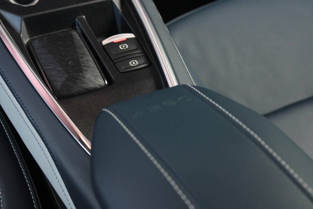 Alpine A290 Alpine A290 GTS 220PK 52 kWh | DEVIALET AUDIO SYSTEM | DRAADLOZE TELEFOONLADER | ELEKTRISCH VERWARMBAAR STUURWIEL | 19″ LICHTMETALEN VELGEN “SNOWFLAKE” NOIR BRILLIANT | ALPINE LOGO OP ZIJSCHERMEN | BREMBO REMKLAUWEN “ROUGE RACING” | ALPINE TELEMETRICS PREMIUM | NAPPA LEDEREN BEKLEDING BLUE PROFOND/GRIS EVEE MET ALPINE STIKSELS EN LOGO | MICHELIN PILOT SPORT BANDEN | ALPINE SPORT CHASSIS | GROOTLICHT ASSISTENT | DCC | ADAPTIVE CRUISE CONTROL | PARKEERNSENSOREN VOOR ACHTER EN ZIJKANT | ACHTERUITRIJ CAMERA | HANDSFREE CARD | VERWARMBARE VOORSTOELEN | WARMTEPOMP | NAVIGATIE BY “GOOGLE” | DRAADLOZE APPLE CARPLAY/ANDROID AUTO | FULL LED KOPLAMPEN MET FRANSE FLAG | PRIVACY GLASS | SFEER VERLICHTING | 3-FASE LADER | 100 KW SNELLADER |