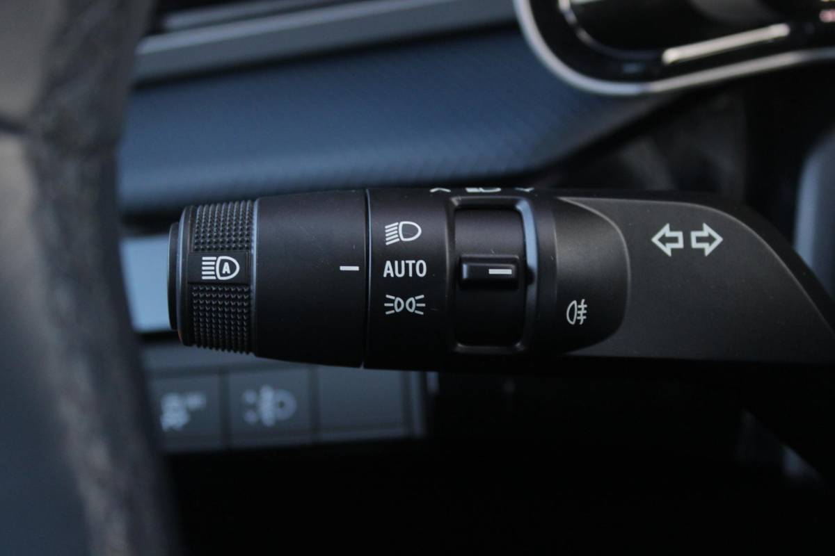 Alpine A290 Alpine A290 GTS 220PK 52 kWh | DEVIALET AUDIO SYSTEM | DRAADLOZE TELEFOONLADER | ELEKTRISCH VERWARMBAAR STUURWIEL | 19″ LICHTMETALEN VELGEN “SNOWFLAKE” NOIR BRILLIANT | ALPINE LOGO OP ZIJSCHERMEN | BREMBO REMKLAUWEN “ROUGE RACING” | ALPINE TELEMETRICS PREMIUM | NAPPA LEDEREN BEKLEDING BLUE PROFOND/GRIS EVEE MET ALPINE STIKSELS EN LOGO | MICHELIN PILOT SPORT BANDEN | ALPINE SPORT CHASSIS | GROOTLICHT ASSISTENT | DCC | ADAPTIVE CRUISE CONTROL | PARKEERNSENSOREN VOOR ACHTER EN ZIJKANT | ACHTERUITRIJ CAMERA | HANDSFREE CARD | VERWARMBARE VOORSTOELEN | WARMTEPOMP | NAVIGATIE BY “GOOGLE” | DRAADLOZE APPLE CARPLAY/ANDROID AUTO | FULL LED KOPLAMPEN MET FRANSE FLAG | PRIVACY GLASS | SFEER VERLICHTING | 3-FASE LADER | 100 KW SNELLADER |