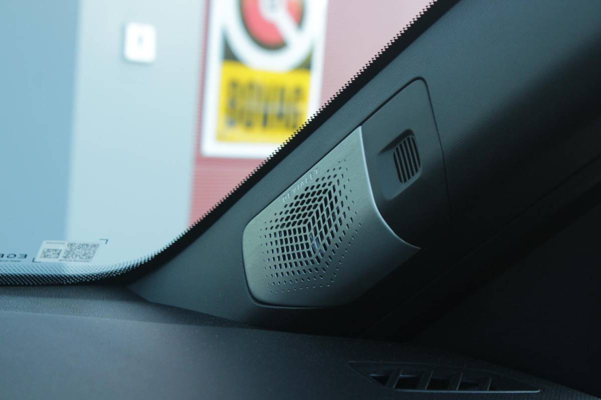 Alpine A290 Alpine A290 GTS 220PK 52 kWh | DEVIALET AUDIO SYSTEM | DRAADLOZE TELEFOONLADER | ELEKTRISCH VERWARMBAAR STUURWIEL | 19″ LICHTMETALEN VELGEN “SNOWFLAKE” NOIR BRILLIANT | ALPINE LOGO OP ZIJSCHERMEN | BREMBO REMKLAUWEN “ROUGE RACING” | ALPINE TELEMETRICS PREMIUM | NAPPA LEDEREN BEKLEDING BLUE PROFOND/GRIS EVEE MET ALPINE STIKSELS EN LOGO | MICHELIN PILOT SPORT BANDEN | ALPINE SPORT CHASSIS | GROOTLICHT ASSISTENT | DCC | ADAPTIVE CRUISE CONTROL | PARKEERNSENSOREN VOOR ACHTER EN ZIJKANT | ACHTERUITRIJ CAMERA | HANDSFREE CARD | VERWARMBARE VOORSTOELEN | WARMTEPOMP | NAVIGATIE BY “GOOGLE” | DRAADLOZE APPLE CARPLAY/ANDROID AUTO | FULL LED KOPLAMPEN MET FRANSE FLAG | PRIVACY GLASS | SFEER VERLICHTING | 3-FASE LADER | 100 KW SNELLADER |