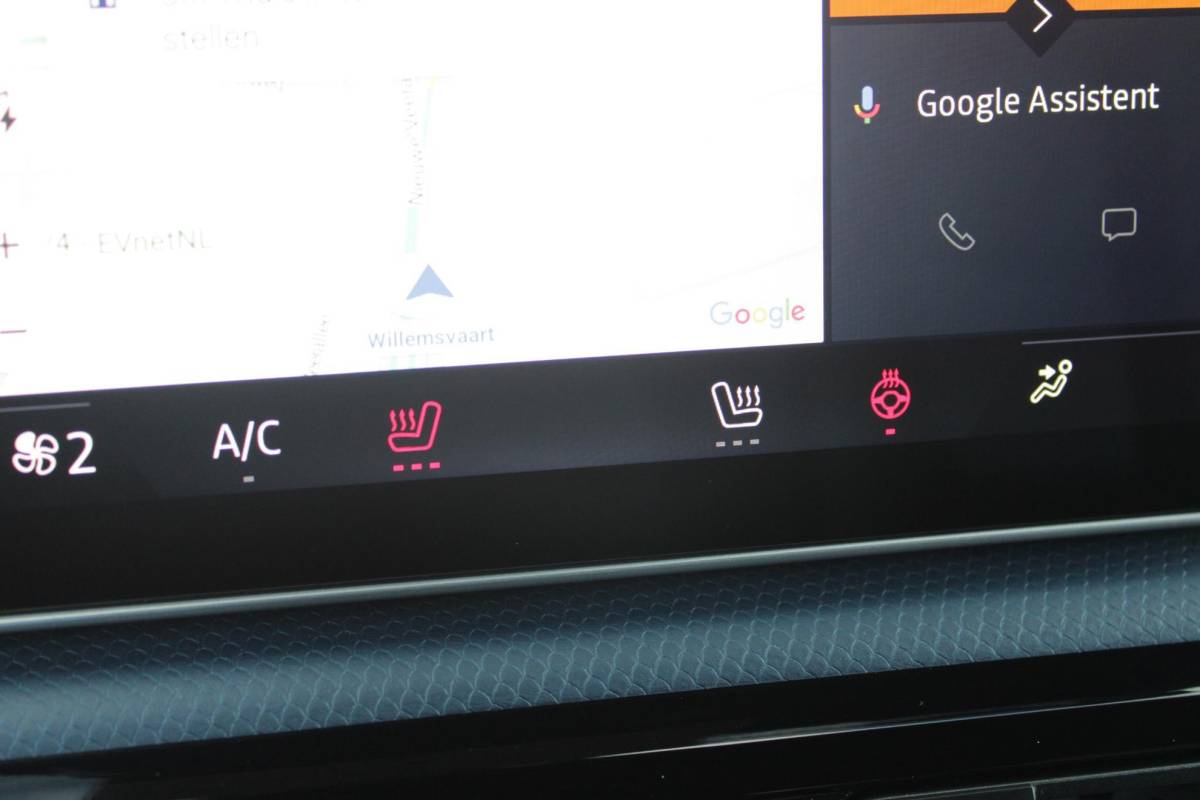 Alpine A290 Alpine A290 GTS 220PK 52 kWh | DEVIALET AUDIO SYSTEM | DRAADLOZE TELEFOONLADER | ELEKTRISCH VERWARMBAAR STUURWIEL | 19″ LICHTMETALEN VELGEN “SNOWFLAKE” NOIR BRILLIANT | ALPINE LOGO OP ZIJSCHERMEN | BREMBO REMKLAUWEN “ROUGE RACING” | ALPINE TELEMETRICS PREMIUM | NAPPA LEDEREN BEKLEDING BLUE PROFOND/GRIS EVEE MET ALPINE STIKSELS EN LOGO | MICHELIN PILOT SPORT BANDEN | ALPINE SPORT CHASSIS | GROOTLICHT ASSISTENT | DCC | ADAPTIVE CRUISE CONTROL | PARKEERNSENSOREN VOOR ACHTER EN ZIJKANT | ACHTERUITRIJ CAMERA | HANDSFREE CARD | VERWARMBARE VOORSTOELEN | WARMTEPOMP | NAVIGATIE BY “GOOGLE” | DRAADLOZE APPLE CARPLAY/ANDROID AUTO | FULL LED KOPLAMPEN MET FRANSE FLAG | PRIVACY GLASS | SFEER VERLICHTING | 3-FASE LADER | 100 KW SNELLADER |