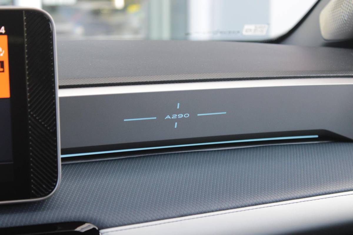 Alpine A290 Alpine A290 GTS 220PK 52 kWh | DEVIALET AUDIO SYSTEM | DRAADLOZE TELEFOONLADER | ELEKTRISCH VERWARMBAAR STUURWIEL | 19″ LICHTMETALEN VELGEN “SNOWFLAKE” NOIR BRILLIANT | ALPINE LOGO OP ZIJSCHERMEN | BREMBO REMKLAUWEN “ROUGE RACING” | ALPINE TELEMETRICS PREMIUM | NAPPA LEDEREN BEKLEDING BLUE PROFOND/GRIS EVEE MET ALPINE STIKSELS EN LOGO | MICHELIN PILOT SPORT BANDEN | ALPINE SPORT CHASSIS | GROOTLICHT ASSISTENT | DCC | ADAPTIVE CRUISE CONTROL | PARKEERNSENSOREN VOOR ACHTER EN ZIJKANT | ACHTERUITRIJ CAMERA | HANDSFREE CARD | VERWARMBARE VOORSTOELEN | WARMTEPOMP | NAVIGATIE BY “GOOGLE” | DRAADLOZE APPLE CARPLAY/ANDROID AUTO | FULL LED KOPLAMPEN MET FRANSE FLAG | PRIVACY GLASS | SFEER VERLICHTING | 3-FASE LADER | 100 KW SNELLADER |