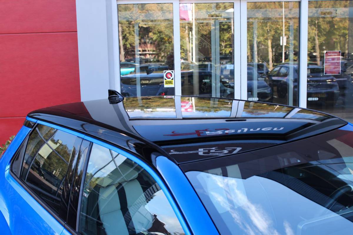 Alpine A290 Alpine A290 GTS 220PK 52 kWh | DEVIALET AUDIO SYSTEM | DRAADLOZE TELEFOONLADER | ELEKTRISCH VERWARMBAAR STUURWIEL | 19″ LICHTMETALEN VELGEN “SNOWFLAKE” NOIR BRILLIANT | ALPINE LOGO OP ZIJSCHERMEN | BREMBO REMKLAUWEN “ROUGE RACING” | ALPINE TELEMETRICS PREMIUM | NAPPA LEDEREN BEKLEDING BLUE PROFOND/GRIS EVEE MET ALPINE STIKSELS EN LOGO | MICHELIN PILOT SPORT BANDEN | ALPINE SPORT CHASSIS | GROOTLICHT ASSISTENT | DCC | ADAPTIVE CRUISE CONTROL | PARKEERNSENSOREN VOOR ACHTER EN ZIJKANT | ACHTERUITRIJ CAMERA | HANDSFREE CARD | VERWARMBARE VOORSTOELEN | WARMTEPOMP | NAVIGATIE BY “GOOGLE” | DRAADLOZE APPLE CARPLAY/ANDROID AUTO | FULL LED KOPLAMPEN MET FRANSE FLAG | PRIVACY GLASS | SFEER VERLICHTING | 3-FASE LADER | 100 KW SNELLADER |