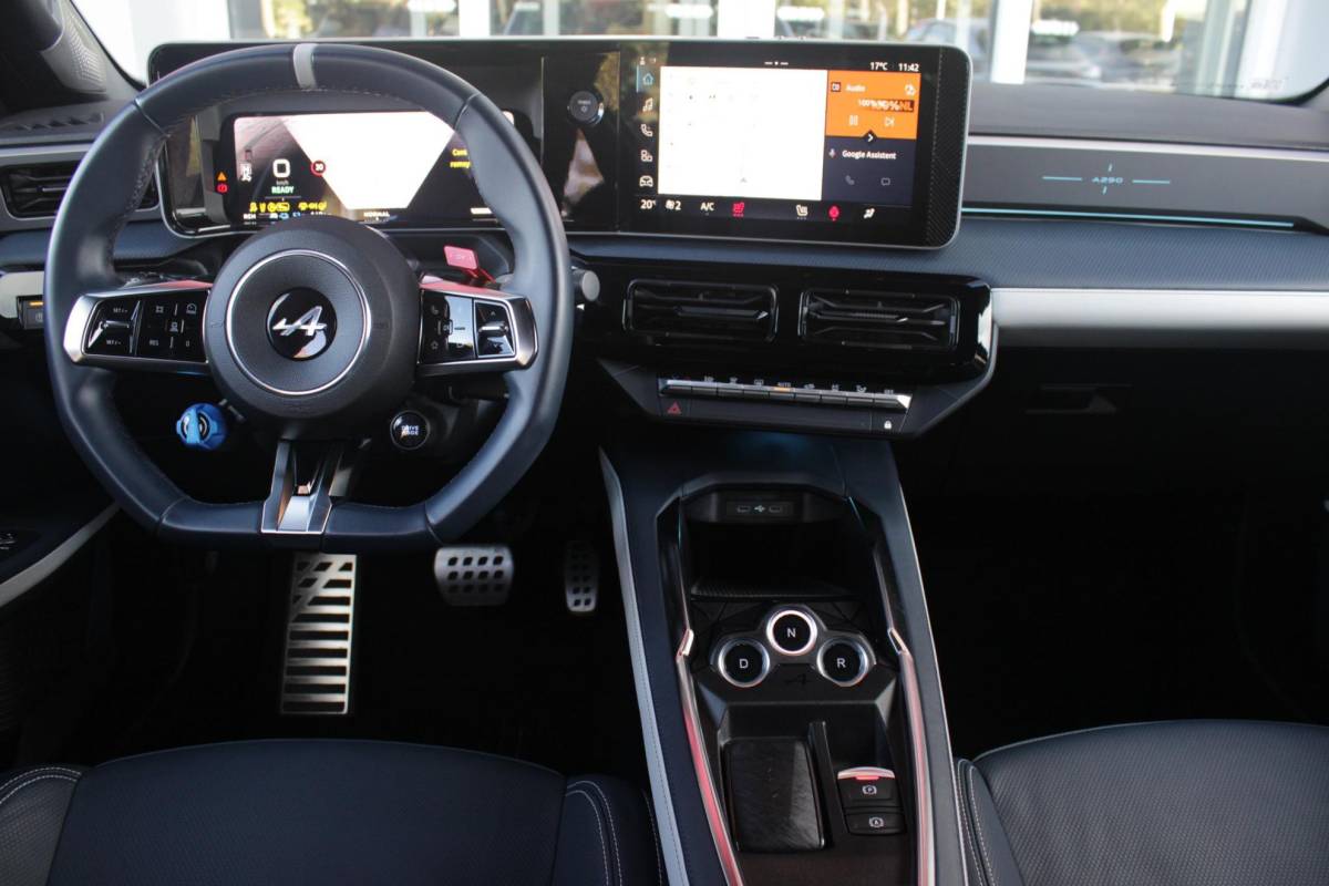Alpine A290 Alpine A290 GTS 220PK 52 kWh | DEVIALET AUDIO SYSTEM | DRAADLOZE TELEFOONLADER | ELEKTRISCH VERWARMBAAR STUURWIEL | 19″ LICHTMETALEN VELGEN “SNOWFLAKE” NOIR BRILLIANT | ALPINE LOGO OP ZIJSCHERMEN | BREMBO REMKLAUWEN “ROUGE RACING” | ALPINE TELEMETRICS PREMIUM | NAPPA LEDEREN BEKLEDING BLUE PROFOND/GRIS EVEE MET ALPINE STIKSELS EN LOGO | MICHELIN PILOT SPORT BANDEN | ALPINE SPORT CHASSIS | GROOTLICHT ASSISTENT | DCC | ADAPTIVE CRUISE CONTROL | PARKEERNSENSOREN VOOR ACHTER EN ZIJKANT | ACHTERUITRIJ CAMERA | HANDSFREE CARD | VERWARMBARE VOORSTOELEN | WARMTEPOMP | NAVIGATIE BY “GOOGLE” | DRAADLOZE APPLE CARPLAY/ANDROID AUTO | FULL LED KOPLAMPEN MET FRANSE FLAG | PRIVACY GLASS | SFEER VERLICHTING | 3-FASE LADER | 100 KW SNELLADER |