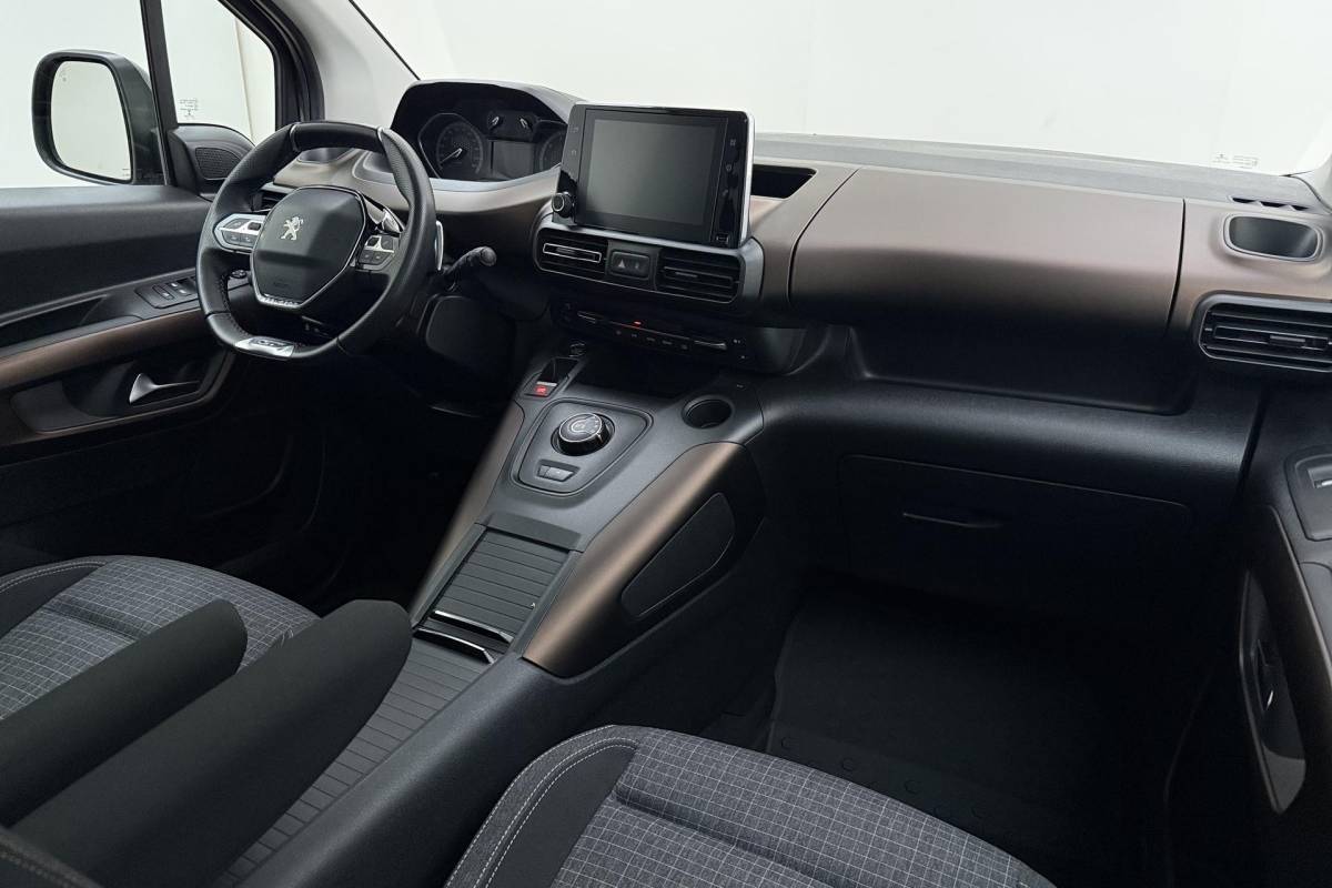 Peugeot Rifter Peugeot Rifter 1.2 Puretech 130pk Automaat GT | Navigatie | Trekhaak | Panoramadak | Achteruitrijcamera | Climate control | Dakrails | Stoelverwarming | Lichtmetalen velgen