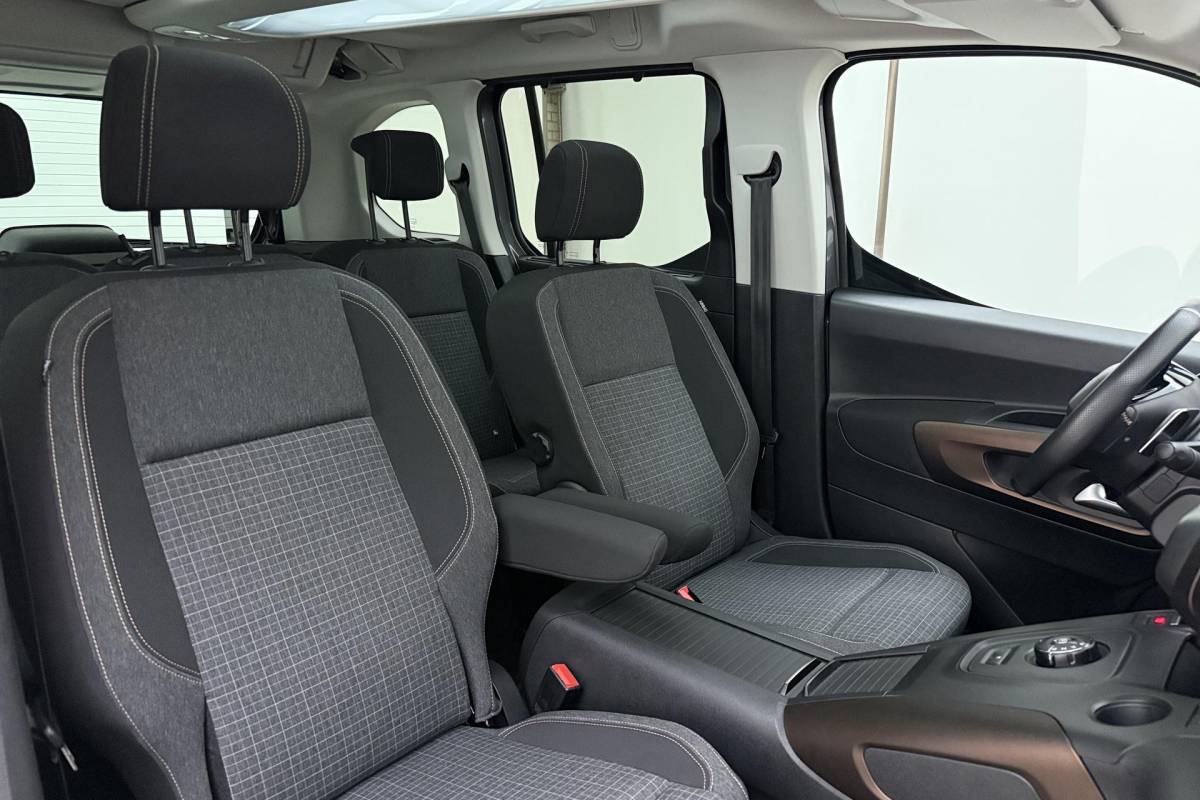 Peugeot Rifter Peugeot Rifter 1.2 Puretech 130pk Automaat GT | Navigatie | Trekhaak | Panoramadak | Achteruitrijcamera | Climate control | Dakrails | Stoelverwarming | Lichtmetalen velgen