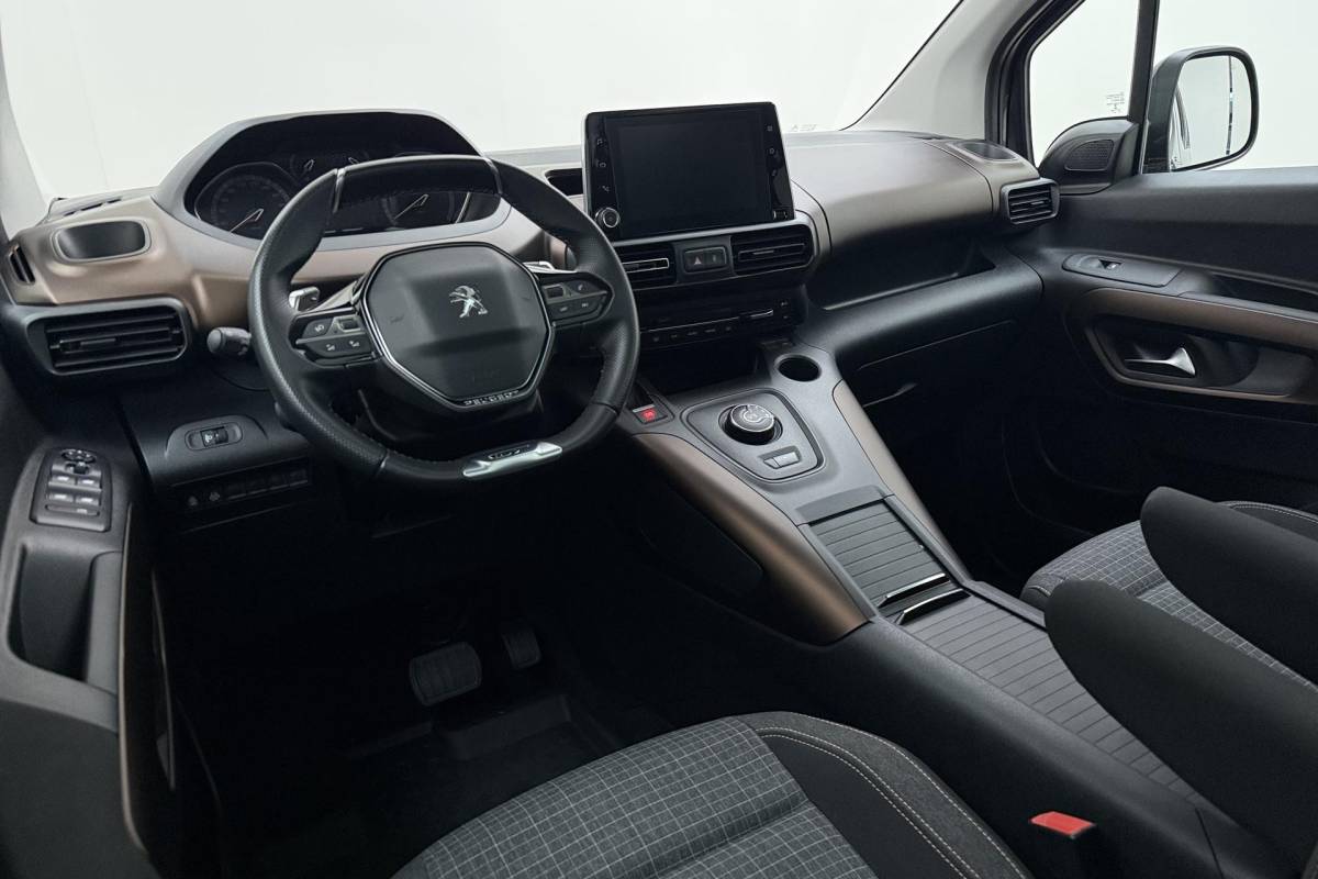 Peugeot Rifter Peugeot Rifter 1.2 Puretech 130pk Automaat GT | Navigatie | Trekhaak | Panoramadak | Achteruitrijcamera | Climate control | Dakrails | Stoelverwarming | Lichtmetalen velgen