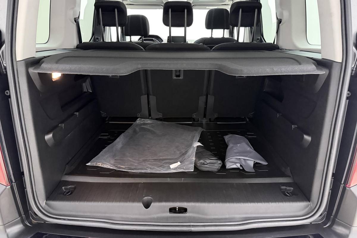 Peugeot Rifter Peugeot Rifter 1.2 Puretech 130pk Automaat GT | Navigatie | Trekhaak | Panoramadak | Achteruitrijcamera | Climate control | Dakrails | Stoelverwarming | Lichtmetalen velgen
