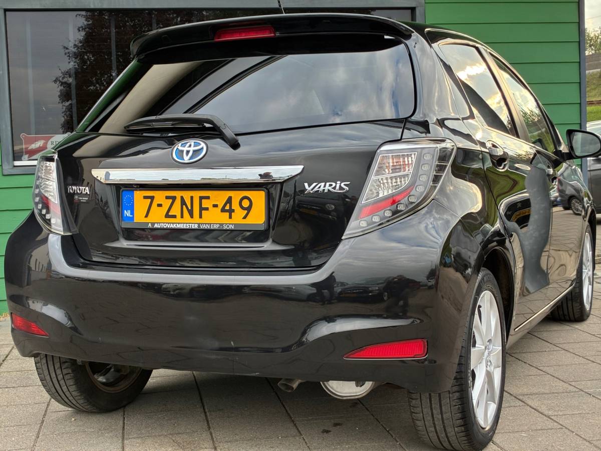 Toyota Yaris Toyota Yaris 1.5 Full Hybrid Aspiration|Automaat|Panoramadak|Navigatie|Camera|CruiseControl|Climatronic|LM-Velgen|Nieuwe APK|