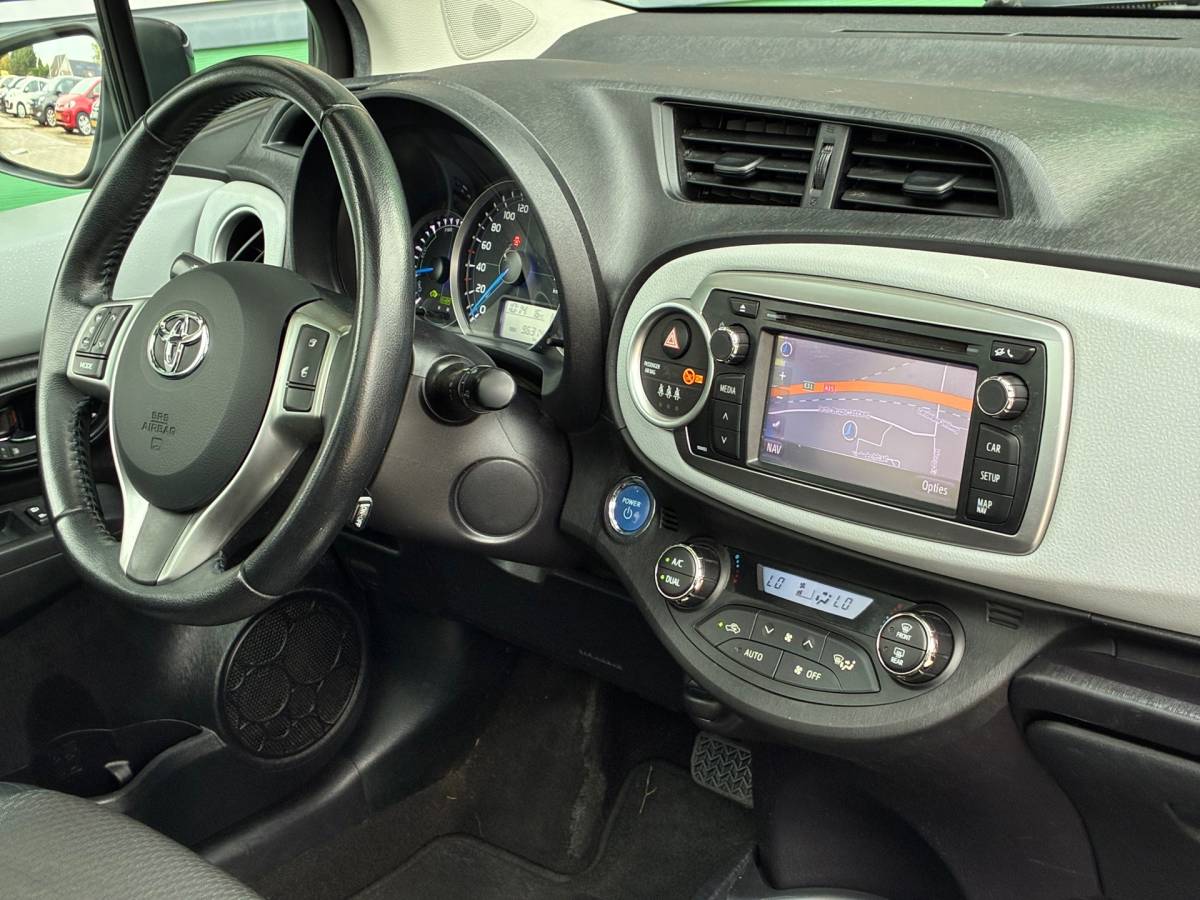 Toyota Yaris Toyota Yaris 1.5 Full Hybrid Aspiration|Automaat|Panoramadak|Navigatie|Camera|CruiseControl|Climatronic|LM-Velgen|Nieuwe APK|