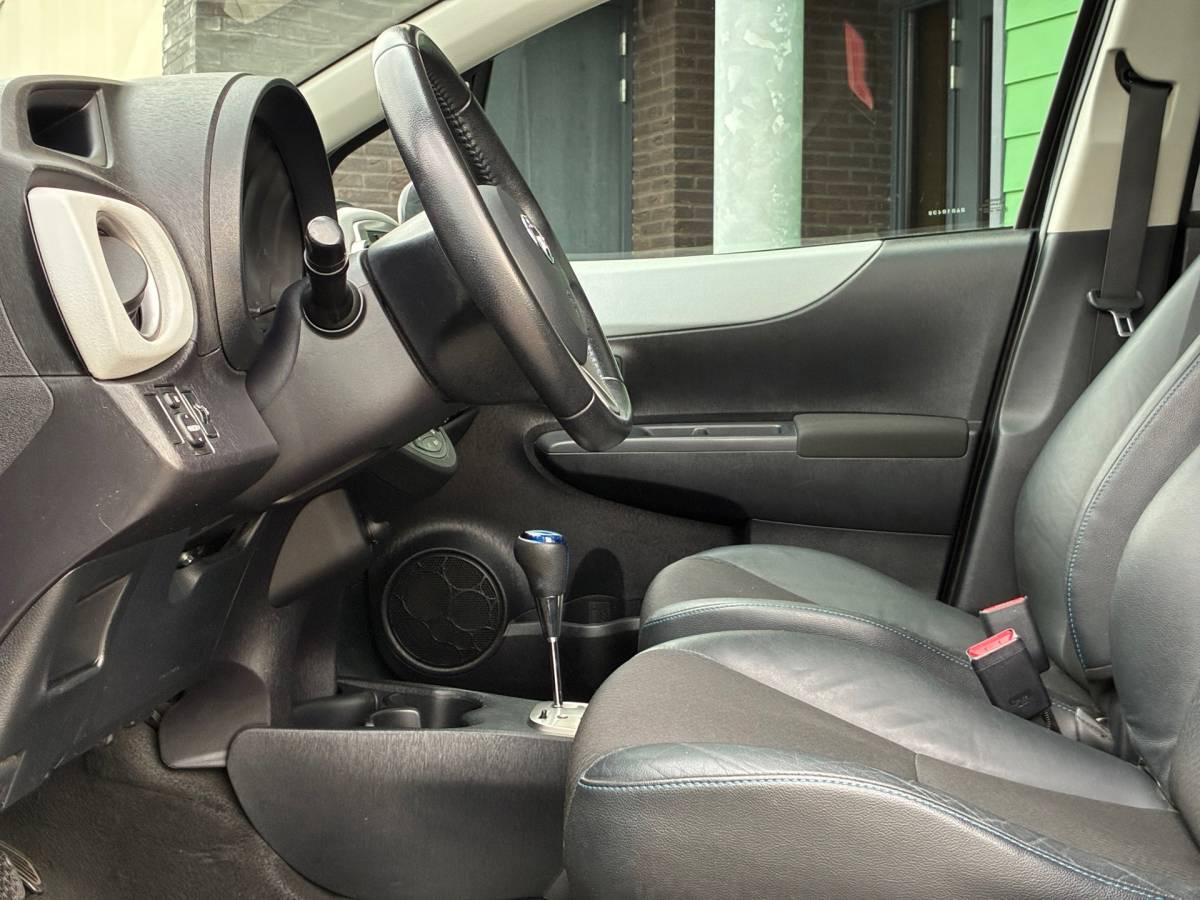 Toyota Yaris Toyota Yaris 1.5 Full Hybrid Aspiration|Automaat|Panoramadak|Navigatie|Camera|CruiseControl|Climatronic|LM-Velgen|Nieuwe APK|