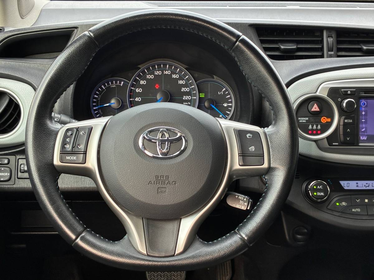 Toyota Yaris Toyota Yaris 1.5 Full Hybrid Aspiration|Automaat|Panoramadak|Navigatie|Camera|CruiseControl|Climatronic|LM-Velgen|Nieuwe APK|