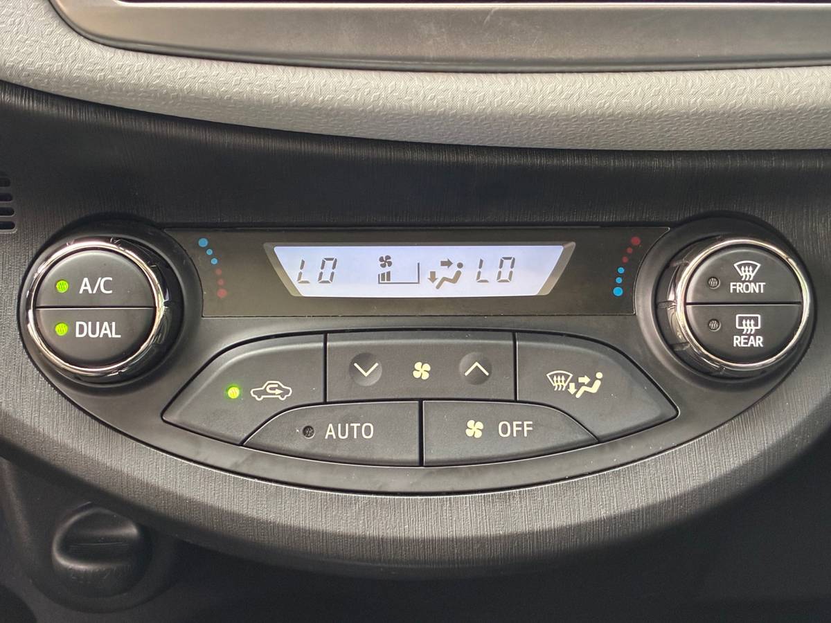 Toyota Yaris Toyota Yaris 1.5 Full Hybrid Aspiration|Automaat|Panoramadak|Navigatie|Camera|CruiseControl|Climatronic|LM-Velgen|Nieuwe APK|