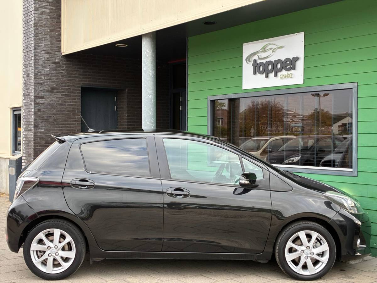 Toyota Yaris Toyota Yaris 1.5 Full Hybrid Aspiration|Automaat|Panoramadak|Navigatie|Camera|CruiseControl|Climatronic|LM-Velgen|Nieuwe APK|