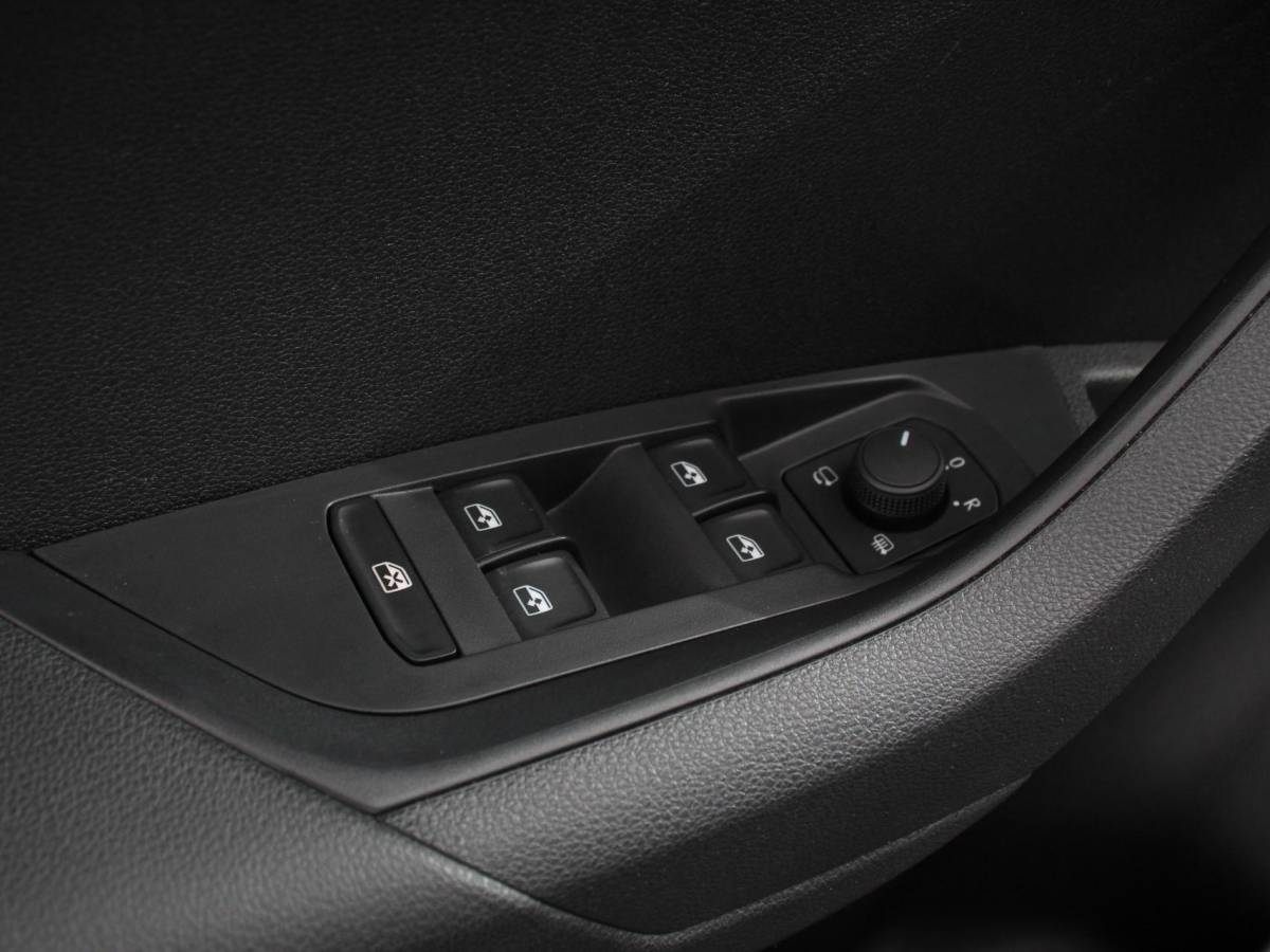 Škoda Karoq Skoda Karoq 1.5 TSI 150pk DSG Ambition Navigatie Apple Carpla/Android Auto Camera Climate Control Adaptive Cruise control Lichtmetalen Velgen