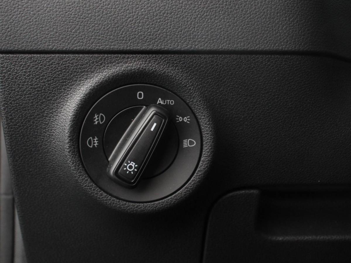 Škoda Karoq Skoda Karoq 1.5 TSI 150pk DSG Ambition Navigatie Apple Carpla/Android Auto Camera Climate Control Adaptive Cruise control Lichtmetalen Velgen