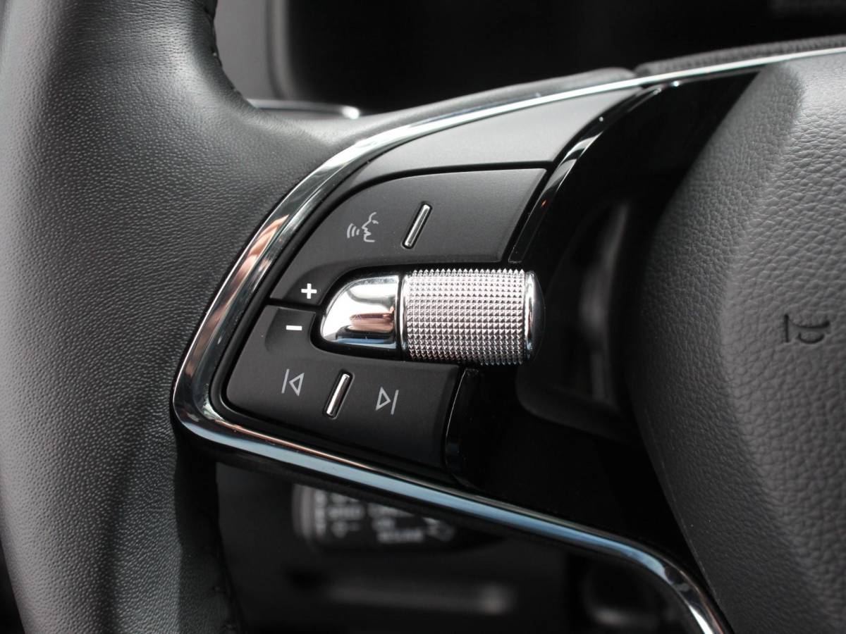 Škoda Karoq Skoda Karoq 1.5 TSI 150pk DSG Ambition Navigatie Apple Carpla/Android Auto Camera Climate Control Adaptive Cruise control Lichtmetalen Velgen