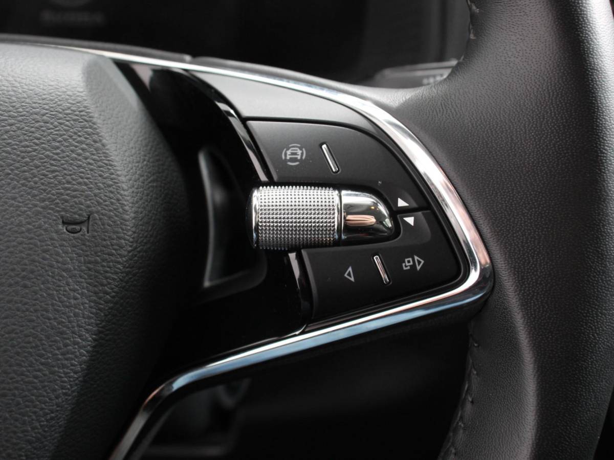 Škoda Karoq Skoda Karoq 1.5 TSI 150pk DSG Ambition Navigatie Apple Carpla/Android Auto Camera Climate Control Adaptive Cruise control Lichtmetalen Velgen