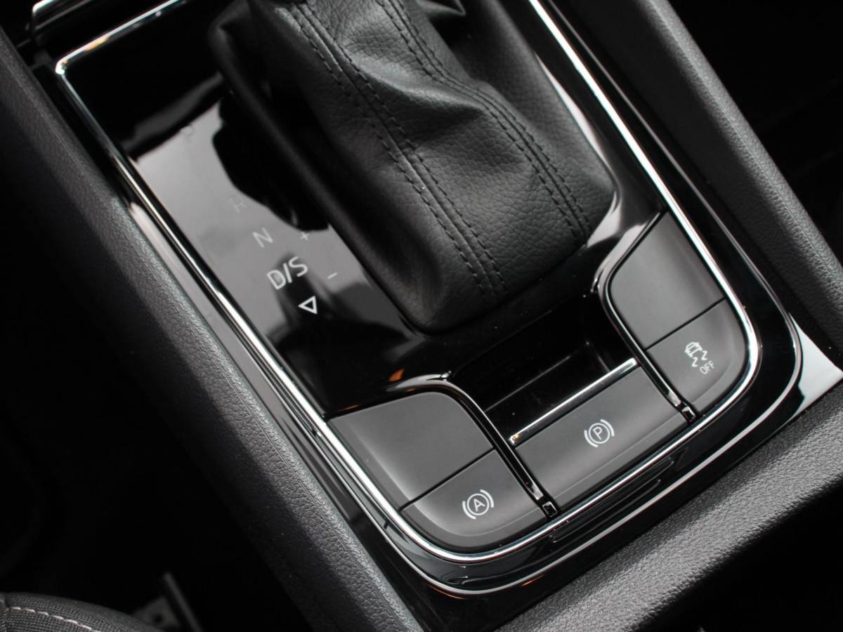 Škoda Karoq Skoda Karoq 1.5 TSI 150pk DSG Ambition Navigatie Apple Carpla/Android Auto Camera Climate Control Adaptive Cruise control Lichtmetalen Velgen