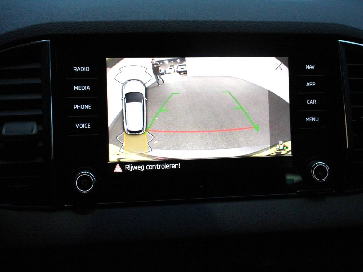 Škoda Karoq Skoda Karoq 1.5 TSI 150pk DSG Ambition Navigatie Apple Carpla/Android Auto Camera Climate Control Adaptive Cruise control Lichtmetalen Velgen