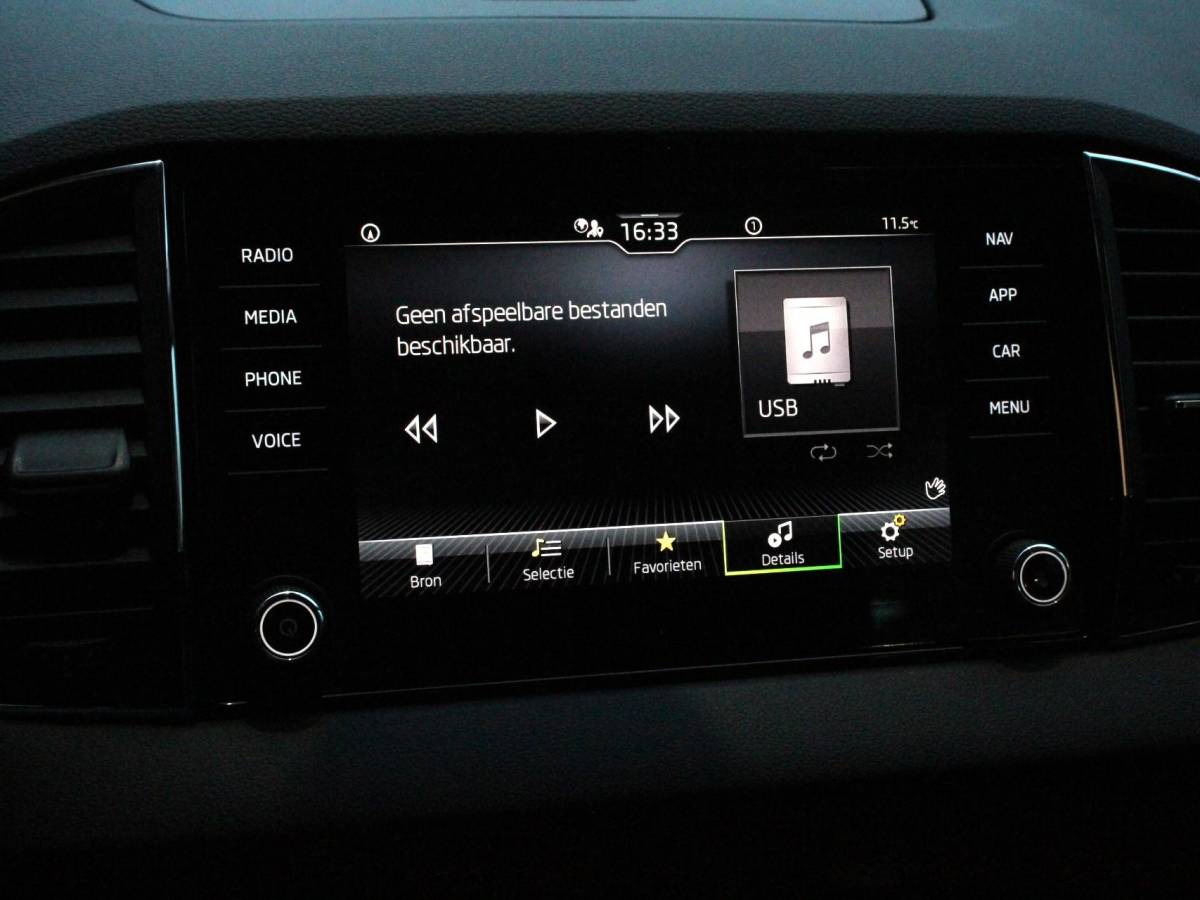 Škoda Karoq Skoda Karoq 1.5 TSI 150pk DSG Ambition Navigatie Apple Carpla/Android Auto Camera Climate Control Adaptive Cruise control Lichtmetalen Velgen