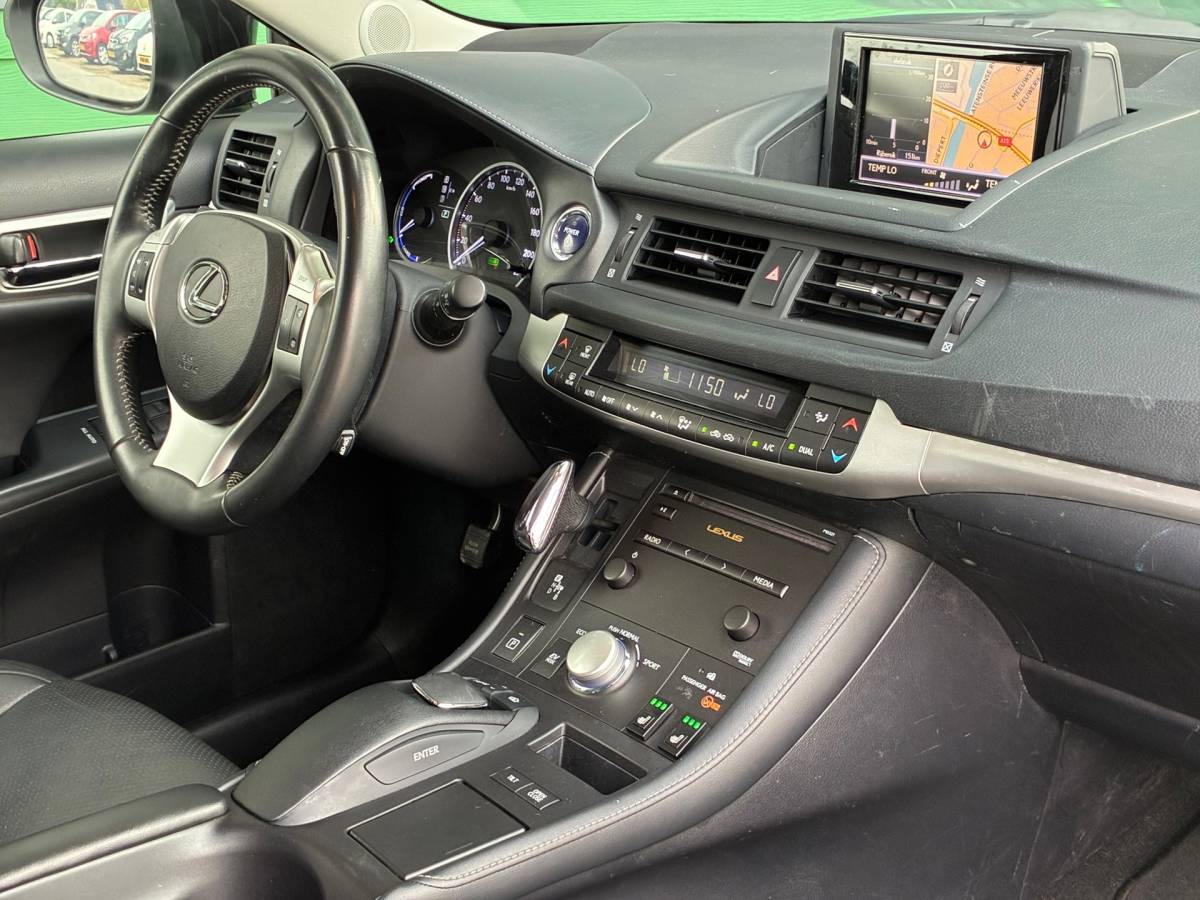 Lexus CT Lexus CT 200h Business Line Pro|1e Eigenaar|Camera|Navigatie|CruiseControl|Climatronic|PDC|NAP|Stoel Verw.|Dealer Onderhouden|