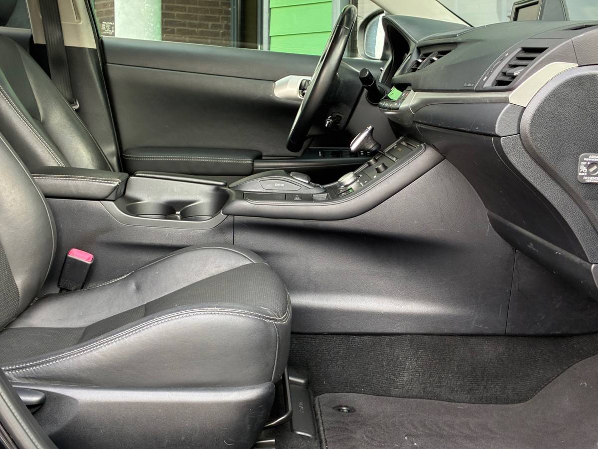 Lexus CT Lexus CT 200h Business Line Pro|1e Eigenaar|Camera|Navigatie|CruiseControl|Climatronic|PDC|NAP|Stoel Verw.|Dealer Onderhouden|