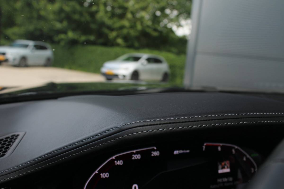 BMW 3 Serie BMW 3-serie 330e M-Sport Shadow | Pano | Laser | Memory | HUD | 360 | ACC