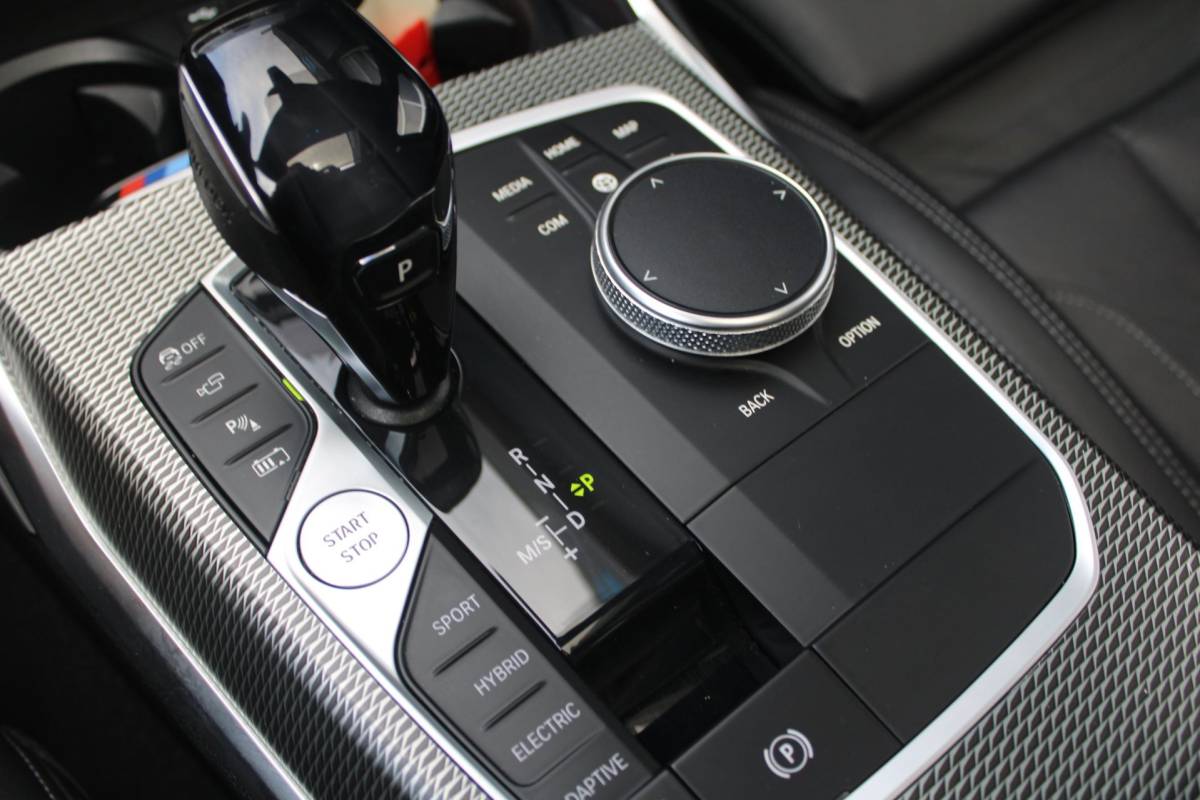 BMW 3 Serie BMW 3-serie 330e M-Sport Shadow | Pano | Laser | Memory | HUD | 360 | ACC