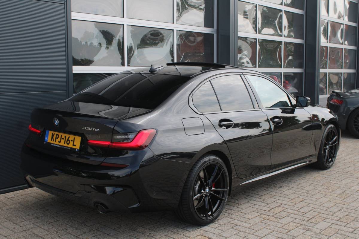 BMW 3 Serie BMW 3-serie 330e M-Sport Shadow | Pano | Laser | Memory | HUD | 360 | ACC