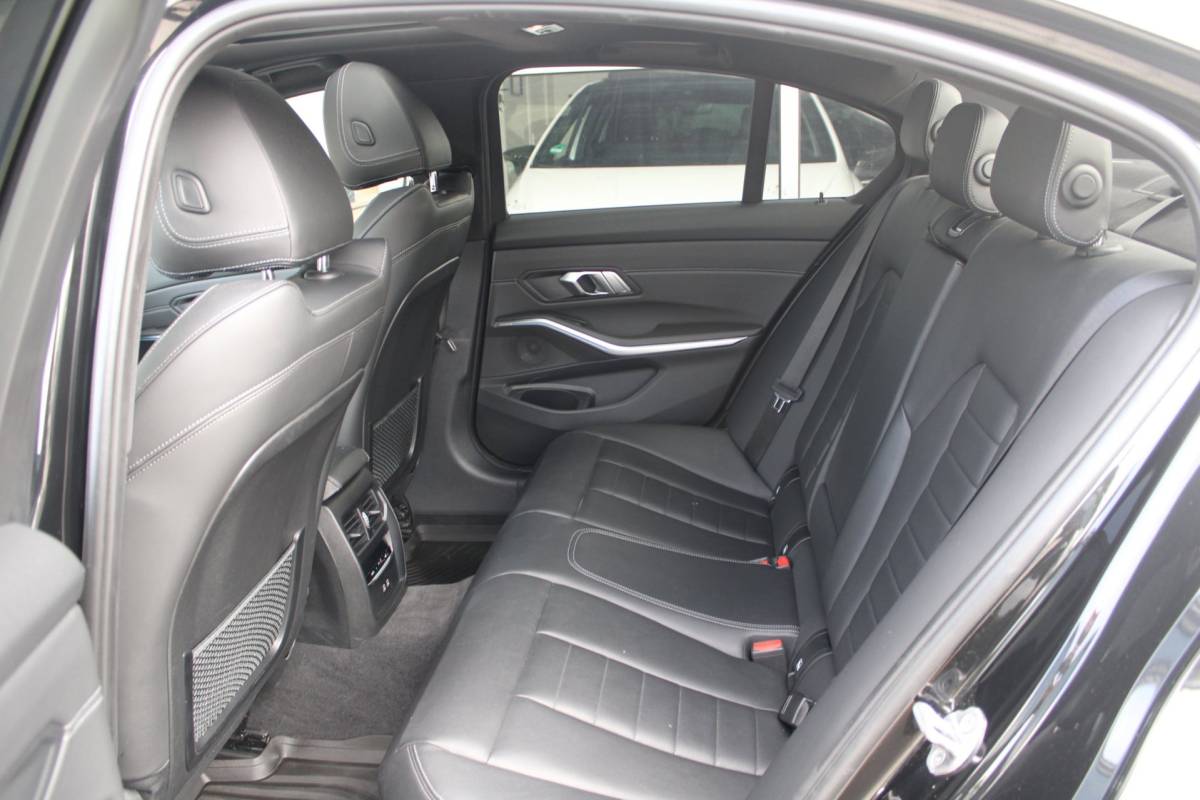 BMW 3 Serie BMW 3-serie 330e M-Sport Shadow | Pano | Laser | Memory | HUD | 360 | ACC