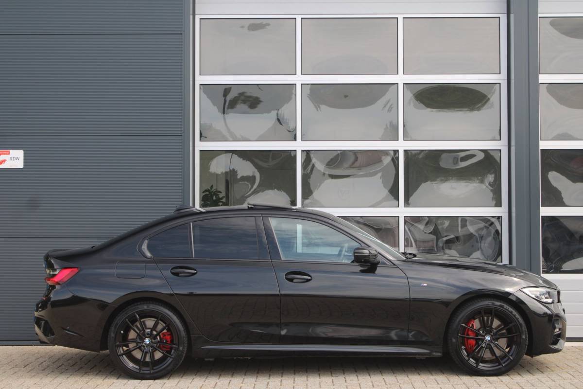 BMW 3 Serie BMW 3-serie 330e M-Sport Shadow | Pano | Laser | Memory | HUD | 360 | ACC