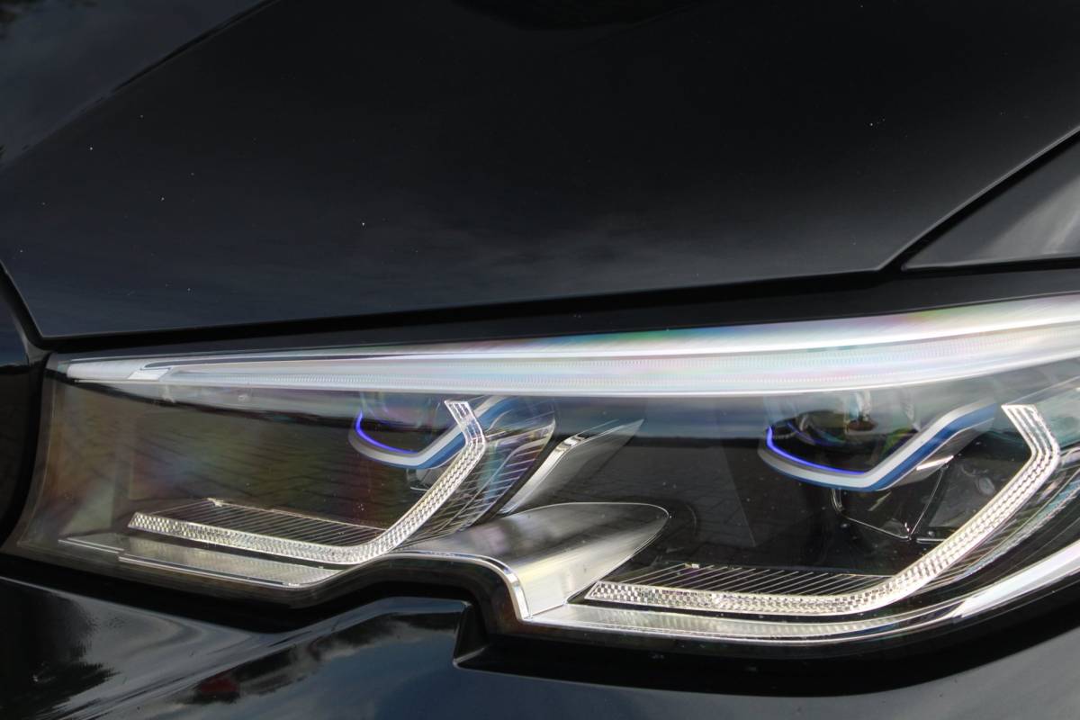 BMW 3 Serie BMW 3-serie 330e M-Sport Shadow | Pano | Laser | Memory | HUD | 360 | ACC