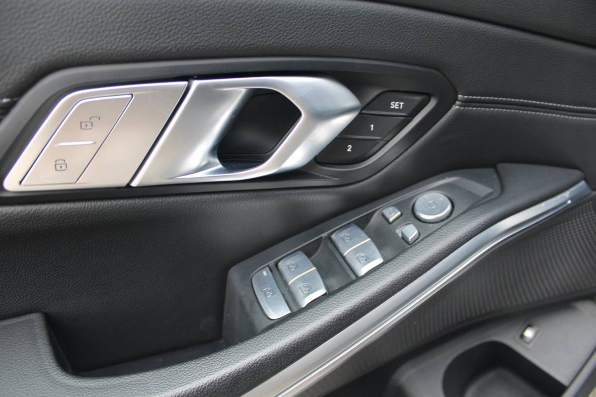 BMW 3 Serie BMW 3-serie 330e M-Sport Shadow | Pano | Laser | Memory | HUD | 360 | ACC