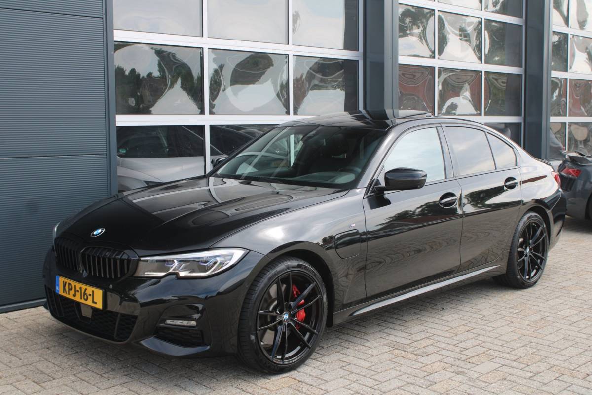 BMW 3 Serie BMW 3-serie 330e M-Sport Shadow | Pano | Laser | Memory | HUD | 360 | ACC