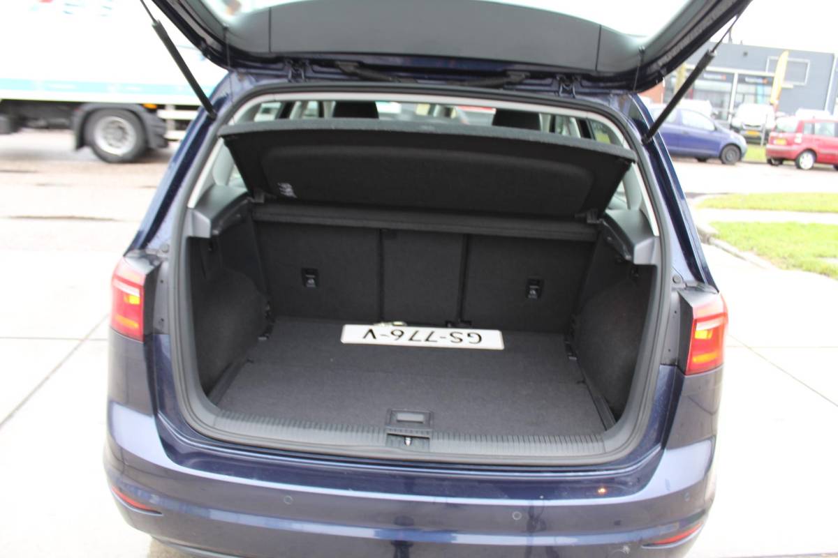 Volkswagen Golf Sportsvan Volkswagen Golf Sportsvan 1.2 TSI Highline multimedia navi clima trekhaak sensoren verwarmbare stoelen
