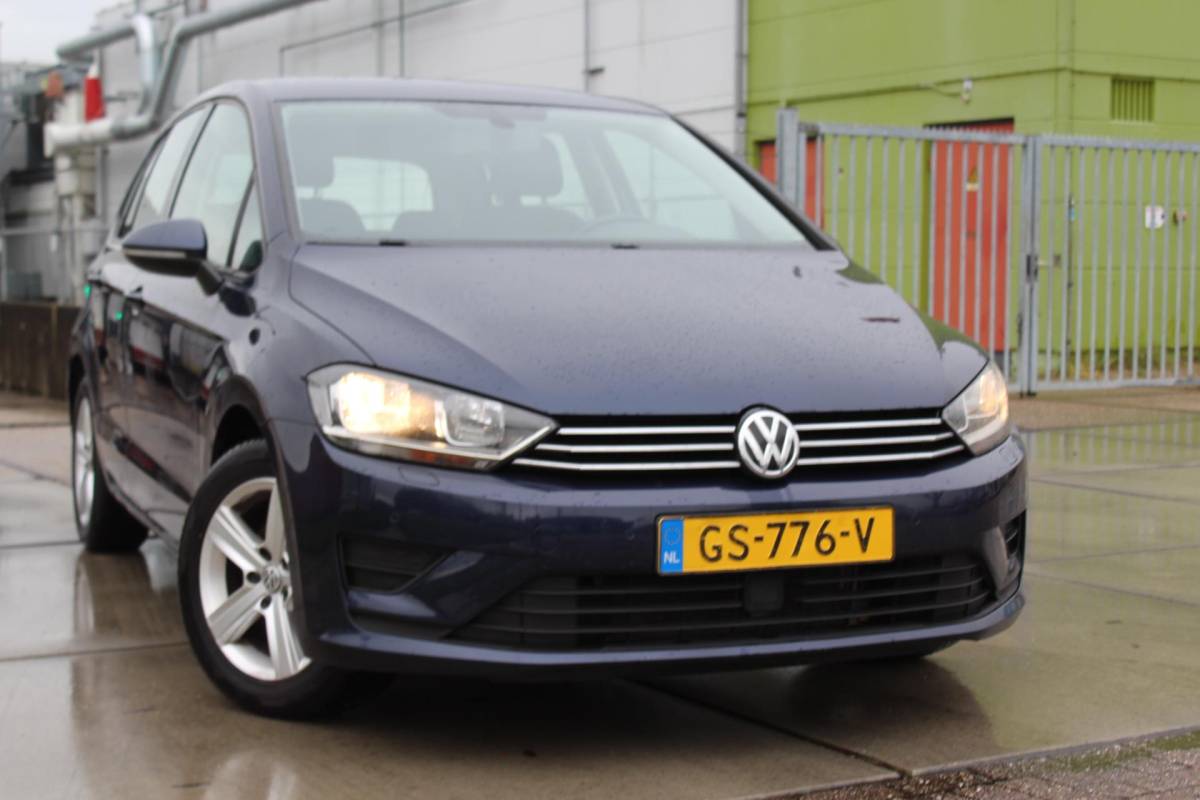 Volkswagen Golf Sportsvan Volkswagen Golf Sportsvan 1.2 TSI Highline multimedia navi clima trekhaak sensoren verwarmbare stoelen