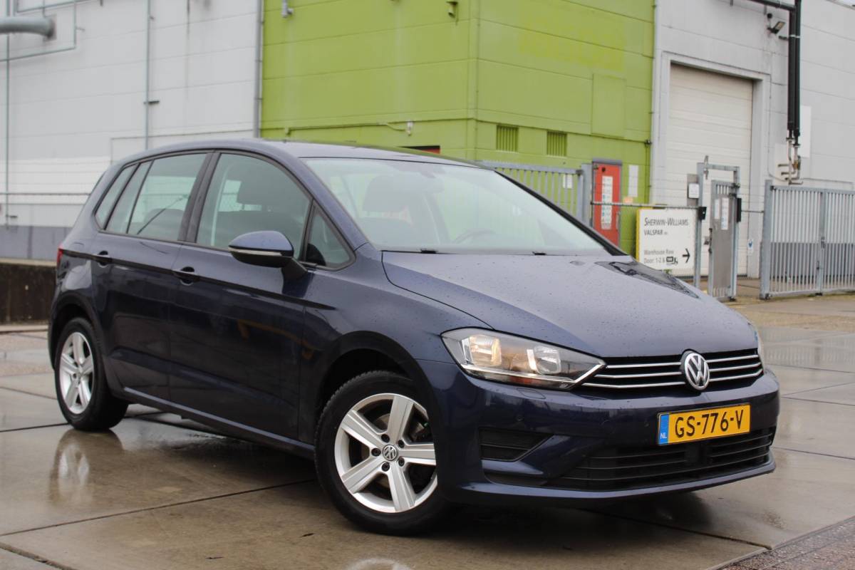 Volkswagen Golf Sportsvan Volkswagen Golf Sportsvan 1.2 TSI Highline multimedia navi clima trekhaak sensoren verwarmbare stoelen