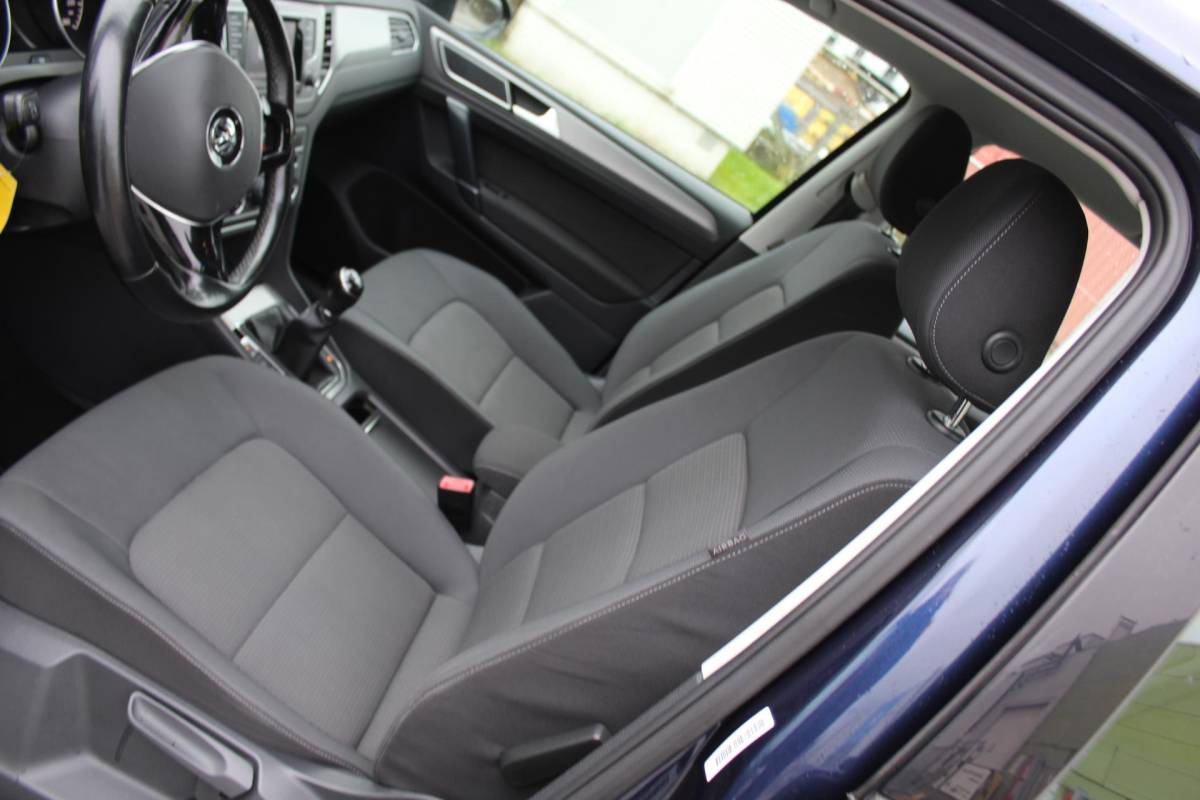 Volkswagen Golf Sportsvan Volkswagen Golf Sportsvan 1.2 TSI Highline multimedia navi clima trekhaak sensoren verwarmbare stoelen