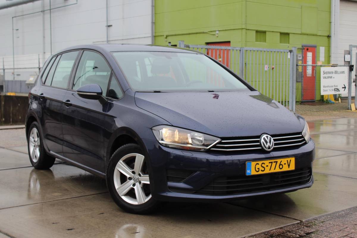 Volkswagen Golf Sportsvan Volkswagen Golf Sportsvan 1.2 TSI Highline multimedia navi clima trekhaak sensoren verwarmbare stoelen