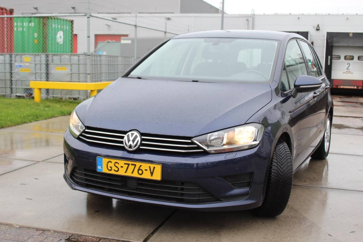 Volkswagen Golf Sportsvan Volkswagen Golf Sportsvan 1.2 TSI Highline multimedia navi clima trekhaak sensoren verwarmbare stoelen
